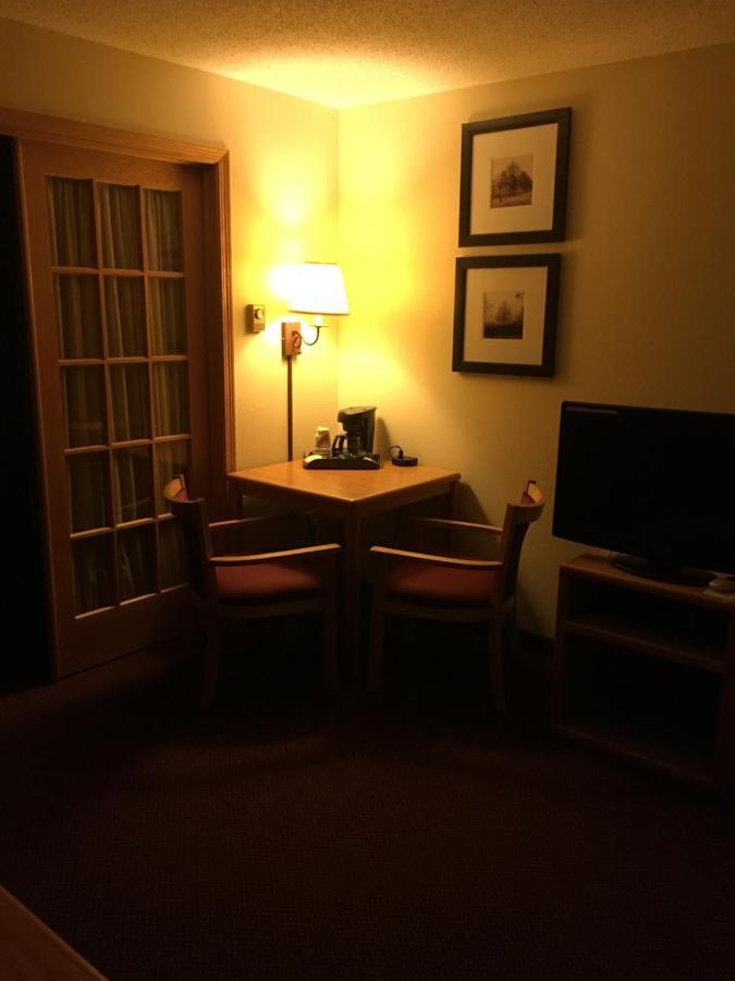 Moose Lake Lodge & Suites Экстерьер фото