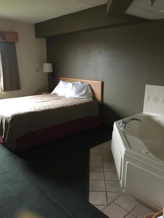 Moose Lake Lodge & Suites Экстерьер фото