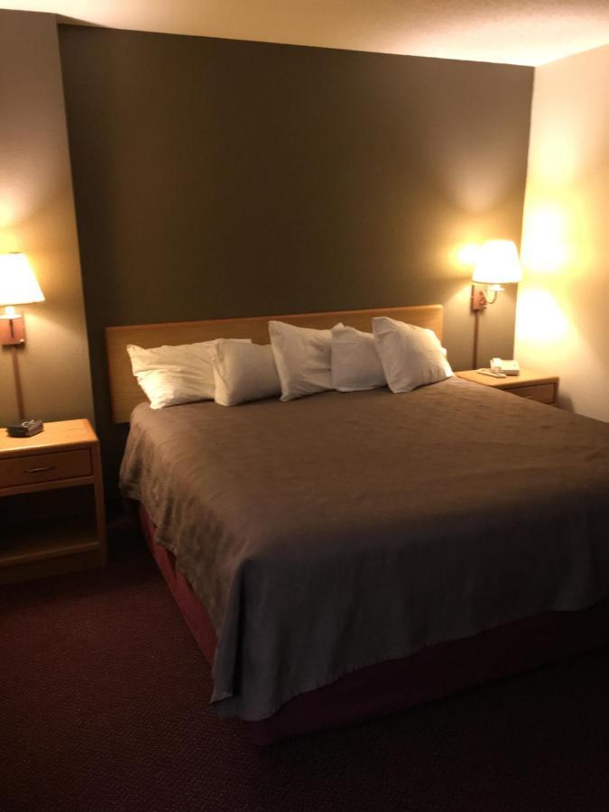 Moose Lake Lodge & Suites Экстерьер фото