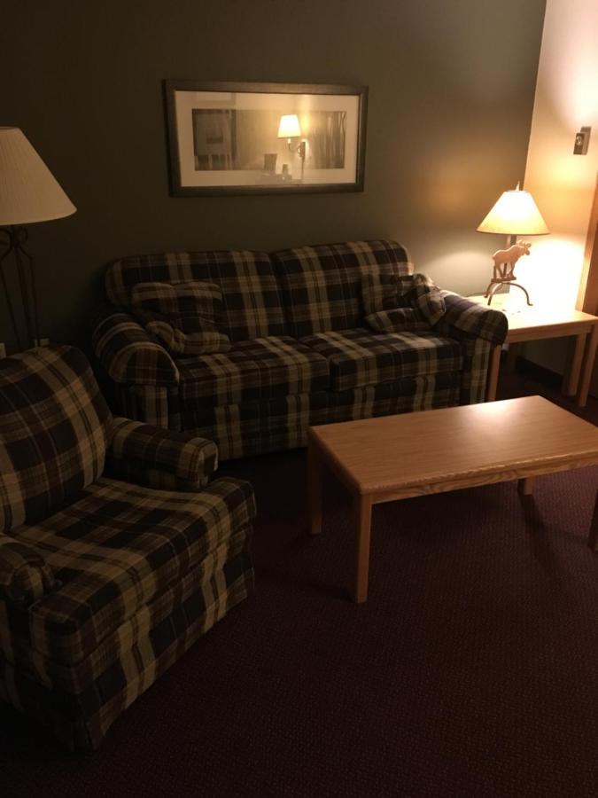 Moose Lake Lodge & Suites Экстерьер фото