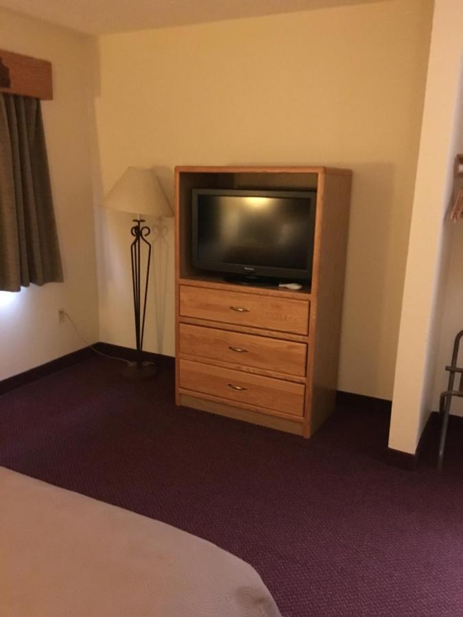 Moose Lake Lodge & Suites Экстерьер фото