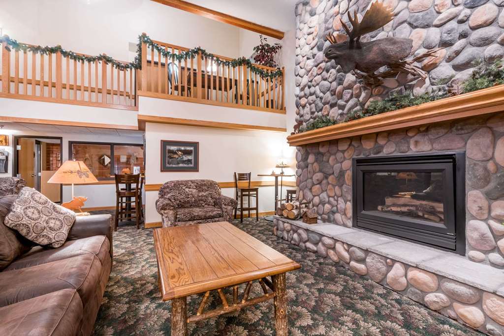 Moose Lake Lodge & Suites Интерьер фото