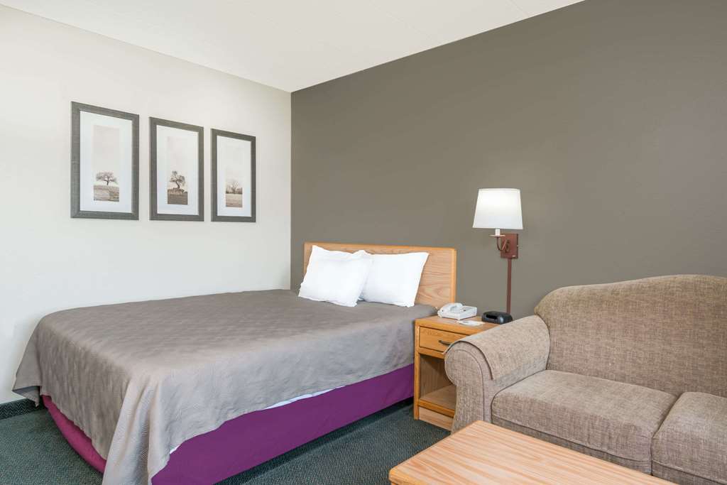 Moose Lake Lodge & Suites Номер фото
