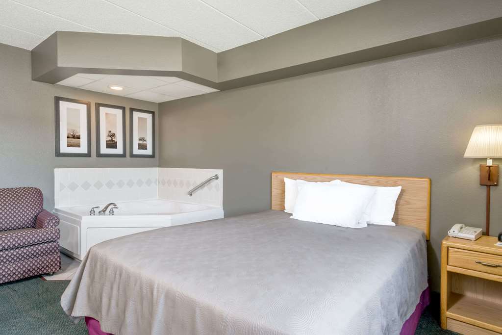 Moose Lake Lodge & Suites Номер фото