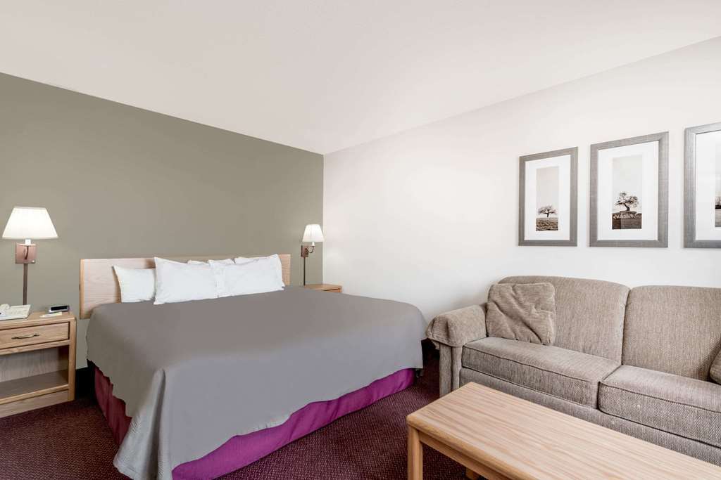Moose Lake Lodge & Suites Номер фото