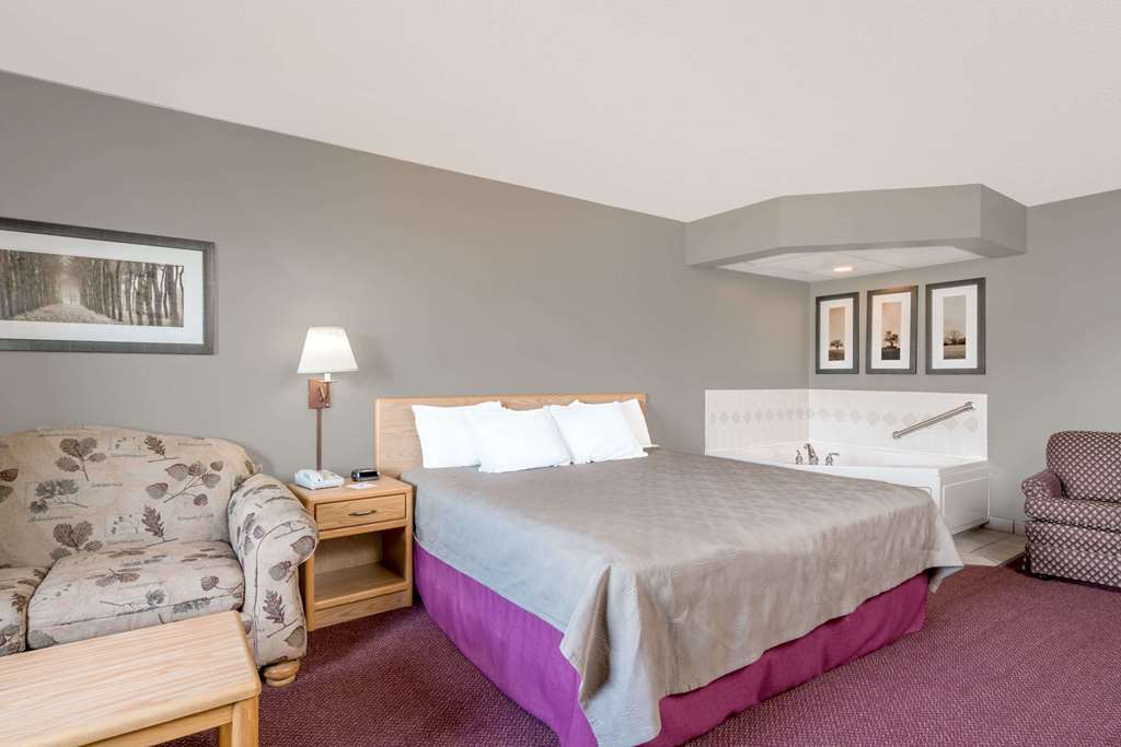 Moose Lake Lodge & Suites Номер фото
