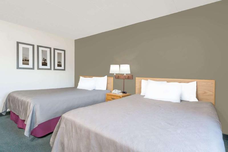 Moose Lake Lodge & Suites Экстерьер фото